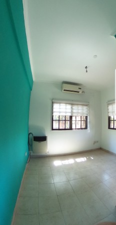 CASA EN  VILLA ARIZA ITUZAINGO NORTE, 130 M2 CONSTRUIDOS SOBRE LOTE DE 12.5 X 27.5 M2 DE CONCEPTO ABIERTO OPORTUNIDAD!