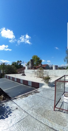 OPORTUNIDAD!!  HERMOSO PH AL FRENTE EN PADUA NORTE, JARDIN, COCHERA, TERRAZA, EXC. UBICACIÓN