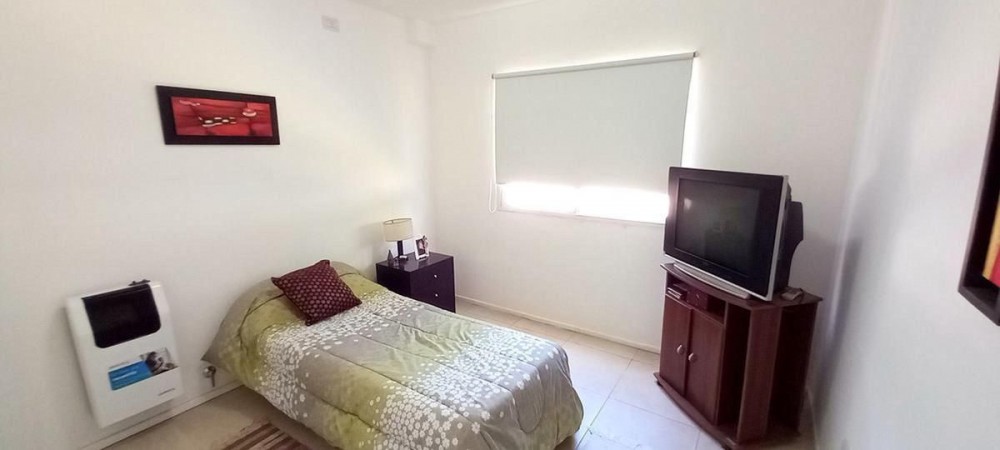 OPORTUNIDAD!! EXC. CASA EN PILAR DEL ESTE, LOTE DE 600 M2, 5 AMB, 3 DORMITORIOS, COCHERA, GALERIA