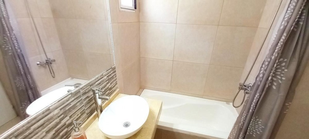 OPORTUNIDAD!! EXC. CASA EN PILAR DEL ESTE, LOTE DE 600 M2, 5 AMB, 3 DORMITORIOS, COCHERA, GALERIA