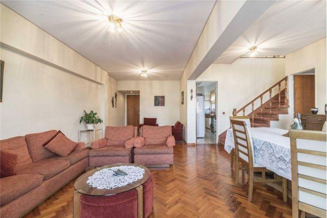 EXC.SEMIPISO DE 4 AMBIENTES, 3 DORMITORIOS + DEPENDENCIA CON COCHERA Y BAULERA! 