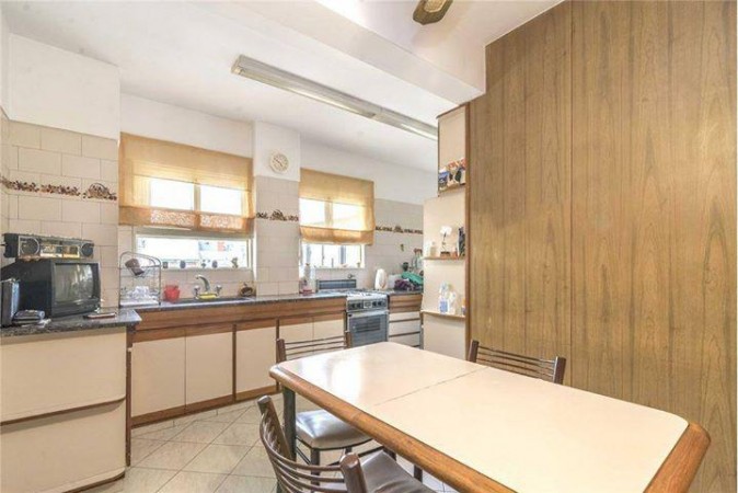 EXC.SEMIPISO DE 4 AMBIENTES, 3 DORMITORIOS + DEPENDENCIA CON COCHERA Y BAULERA! 