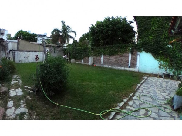 CASA 7 AMB CASTELAR CTRO 2 PTAS 240M2 LOTE 40 X 8,66, 7 AMB+GARAGE+JARDIN 20MTS*APTA EMPREND