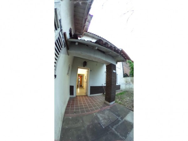 CASA 7 AMB CASTELAR CTRO 2 PTAS 240M2 LOTE 40 X 8,66, 7 AMB+GARAGE+JARDIN 20MTS*APTA EMPREND