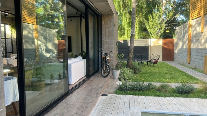 INCREIBLE CASA A ESTRENAR EN PARQUE LELOIR, ESTILO MINIMALISTA, CONCEPTO ABIERTO, PISCINA, PARQUE, 175M2
