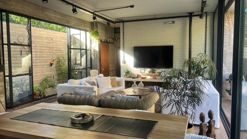 INCREIBLE CASA A ESTRENAR EN PARQUE LELOIR, ESTILO MINIMALISTA, CONCEPTO ABIERTO, PISCINA, PARQUE, 175M2