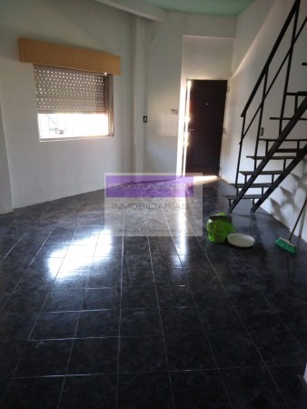 OPORTUNIDAD UNICA!!!DÚPLEX DE 4 AMB CON  POSIBILIDAD DE 5 AMB, EN VILLA DE MAYO MALVINAS ARGENTINAS