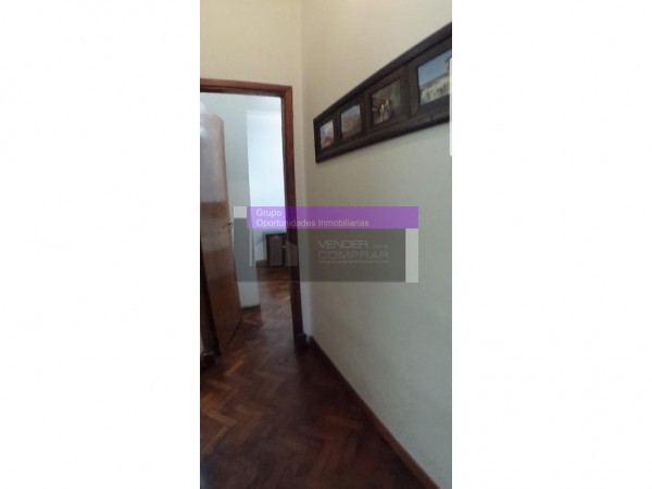 OPORTUNIDAD!! CASA EN CASTELAR NORTE 4 AMB/COCHERA DOBLE/ PATIO/PARRILLA, ACEPTA PERMUTAS