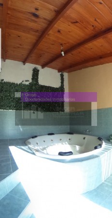 QUINTA LOTE 1450 M2, 220M2 CONSTR., CASA PPAL, QUINCHO, CASA HUESPEDES, PISCINA, GRAN PARQUE,  PARRILLA, POOL HOUSE, JACUZZI,VESTUARIOS
