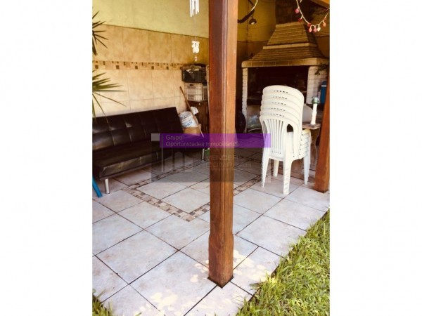 CASA 5 AMB ITUZAINGO NORTE CENTRO - DE ESTILO MODERNO A NUEVO C/PISCINA, COCHERA EXC. OPORTUNIDAD! HERMOSA! VISITA HOY!!