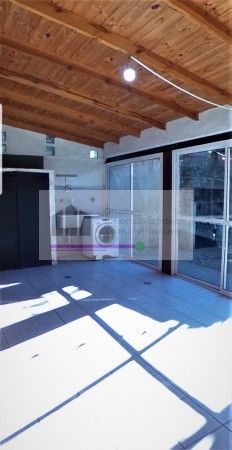 CASA EN  VILLA ARIZA ITUZAINGO NORTE, 130 M2 CONSTRUIDOS SOBRE LOTE DE 12.5 X 27.5 M2 DE CONCEPTO ABIERTO OPORTUNIDAD!