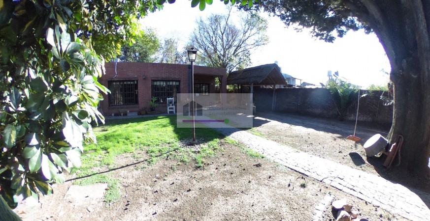 CASA EN  VILLA ARIZA ITUZAINGO NORTE, 130 M2 CONSTRUIDOS SOBRE LOTE DE 12.5 X 27.5 M2 DE CONCEPTO ABIERTO OPORTUNIDAD!