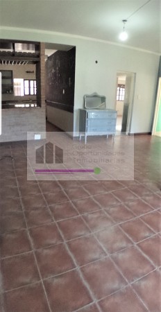 CASA EN  VILLA ARIZA ITUZAINGO NORTE, 130 M2 CONSTRUIDOS SOBRE LOTE DE 12.5 X 27.5 M2 DE CONCEPTO ABIERTO OPORTUNIDAD!