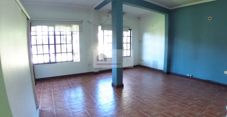 CASA EN  VILLA ARIZA ITUZAINGO NORTE, 130 M2 CONSTRUIDOS SOBRE LOTE DE 12.5 X 27.5 M2 DE CONCEPTO ABIERTO OPORTUNIDAD!