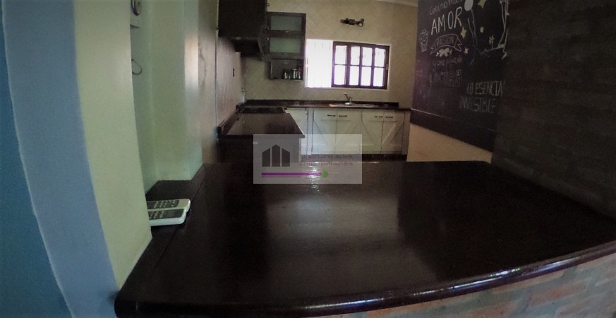 CASA EN  VILLA ARIZA ITUZAINGO NORTE, 130 M2 CONSTRUIDOS SOBRE LOTE DE 12.5 X 27.5 M2 DE CONCEPTO ABIERTO OPORTUNIDAD!