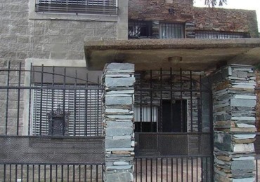 OPORTUNIDAD!!CASAQUINTA EN PARQUE LELOIR A ESTRENAR!! 4 AMB, 250M2, 2PTS, A MTS DE M.FIERRO!!