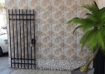 SUPER OPORTUNIDAD 2 FLIAS! CASA 5 AMB,GRAN COCHERA CUB.,PATIO,PARRILLA + DEPTO 2 AMB.ZONA BASE AEREA