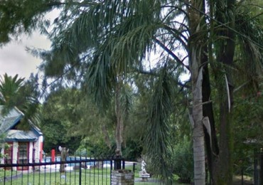 EXC. CASAQUINTA EN P. LELOIR 220M2 CON 1400M2 DE TERRENO,PISCINA DE 14 X 7MTS A 1 CDRA DE M.FIERRO