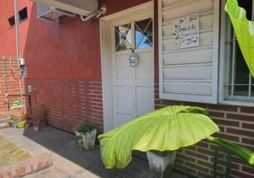 OPORTUNIDAD!! EXCELENTE DUPLEX EN BARRIO POLICIAL DE SAN ANTONIO DE PADUA, 130 M2, 5 AMBIENTES, QUINCHO + PATIO!!