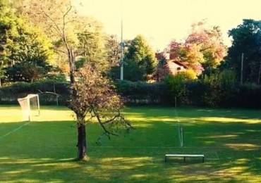 EXCELENTE OPORTUNIDAD!! CASA SOBRE LOTE DE 1500M2 PARQUIZADO EN EL CORAZON DE PARQUE LELOIR!!