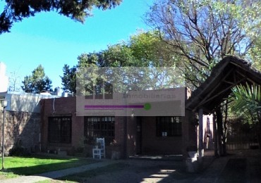 CASA EN  VILLA ARIZA ITUZAINGO NORTE, 130 M2 CONSTRUIDOS SOBRE LOTE DE 12.5 X 27.5 M2 DE CONCEPTO ABIERTO OPORTUNIDAD!